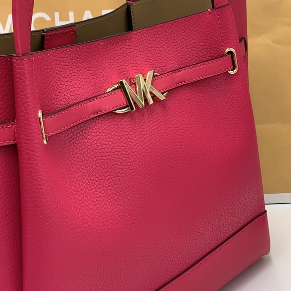 MICHAEL KORS
Reed Large Leather Belted Satchel
Shoulder Handbag
Electric Pink - Picture 4 of 16